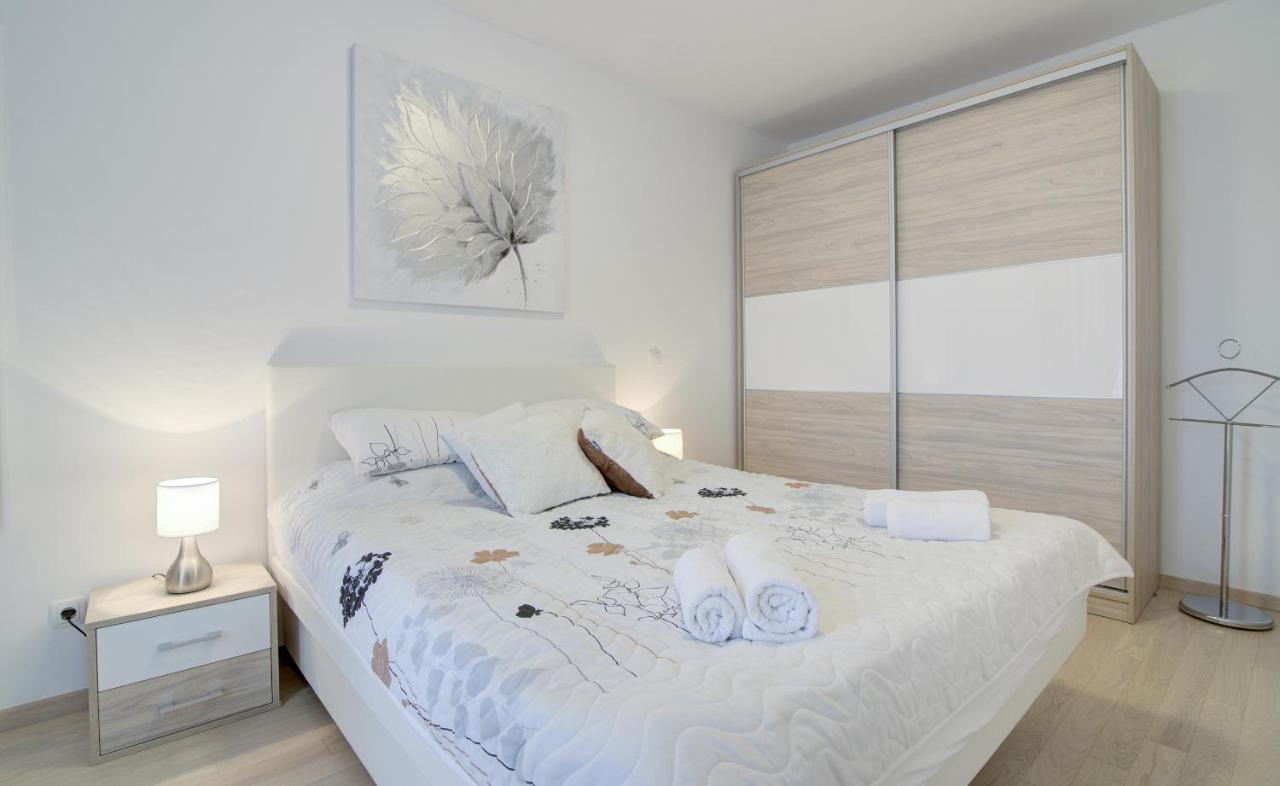 Apartments Luka - Villa Sunce セニ エクステリア 写真